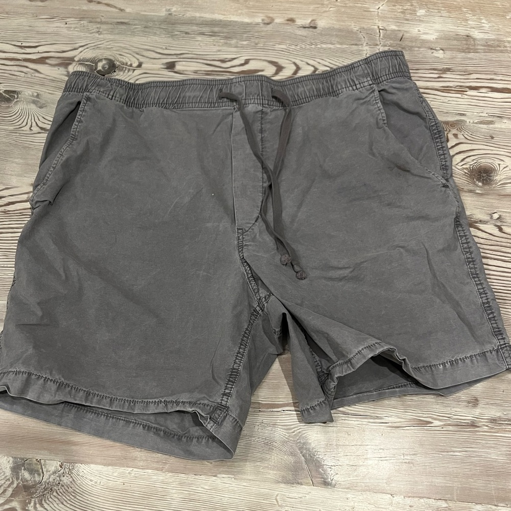 American eagle cargo shorts, grey